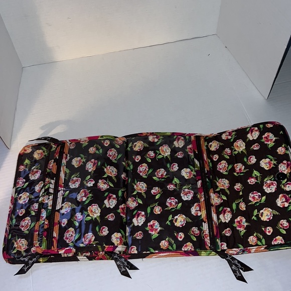 Vera Bradley retired English Rose pattern - Picture 4 of 7